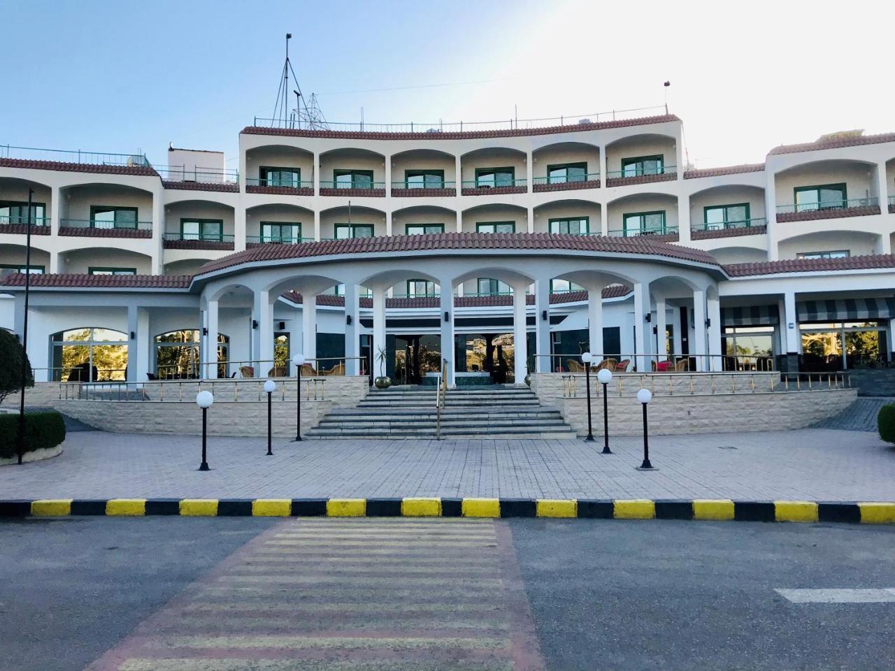 Assiut Cement Hotel Buitenkant foto